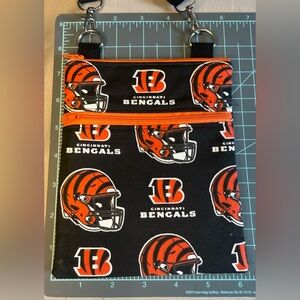 Cincinnati Bengals Crossbody Purse with Adjustable Strap